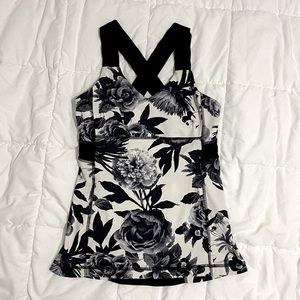 Lululemon Brisk Bloom Tank Top Size 6 Black White Flowers floral